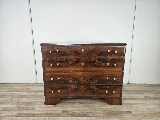 Art Decò chest of drawers in walnut and brass