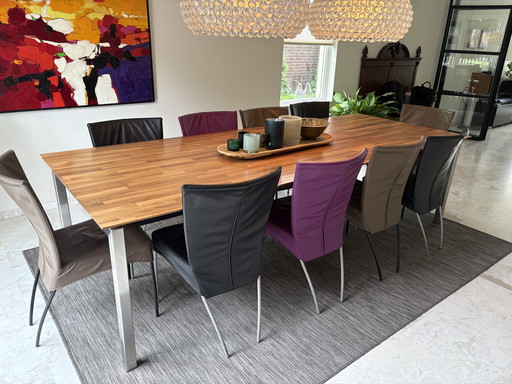 Dining room table with 8 Montis chairs