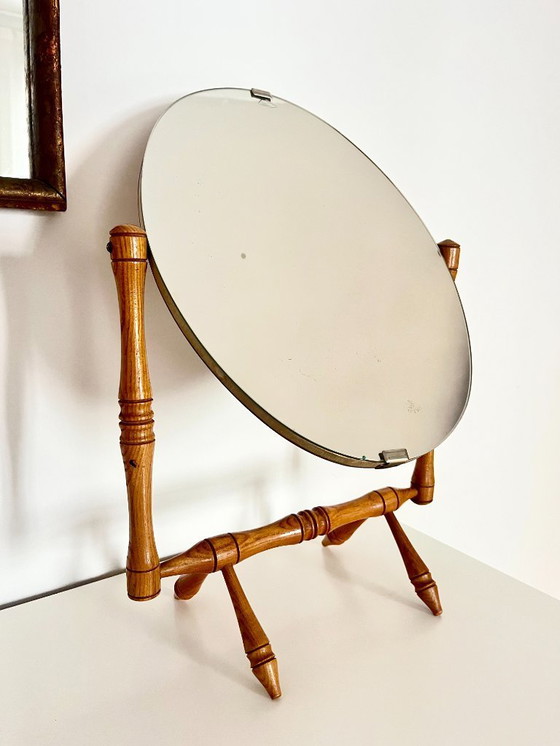 Image 1 of Specchio da tavolo inclinabile vintage degli anni '70 con base e cornice in legno