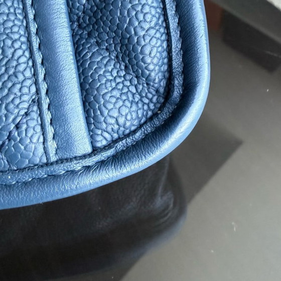 Image 1 of Chanel French Riviera – Gestepptes Kalbsleder mit Caviar-Muster, blau-silberne Beschläge, Serie 15