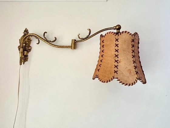 Image 1 of Vintage brass wall lamp with leather shade – adjustable arm (32–70 cm) – mid-century reading lamp