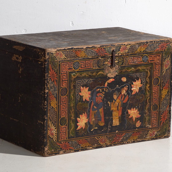 Baule cinese antico dipinto in legno di pino – Cina, circa 1900 – Armadi contenitori (photo 4 of 40)