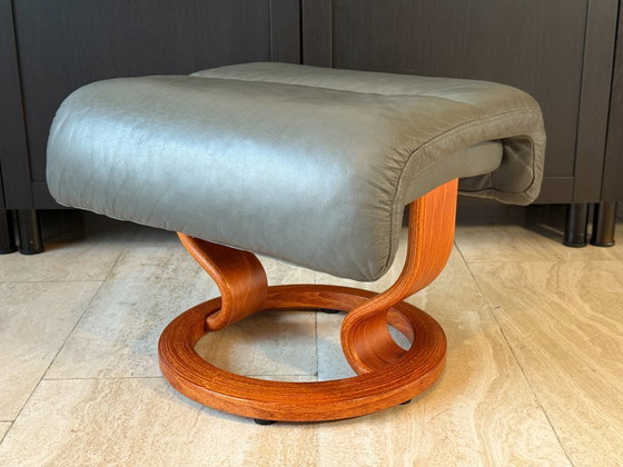 Image 1 of Originele Stressless fauteuil van Ekornes met voetenbank, echt leer, grijs