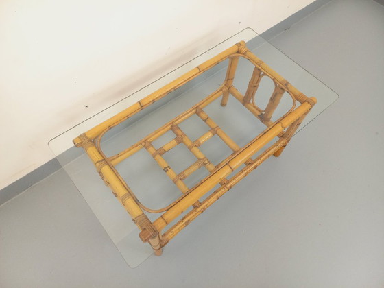 Image 1 of Tavolino da caffè vintage in vetro trasparente e rattan degli anni '70