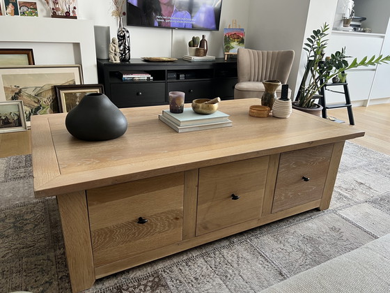 Image 1 of Couchtisch aus Eiche mit Stauraum