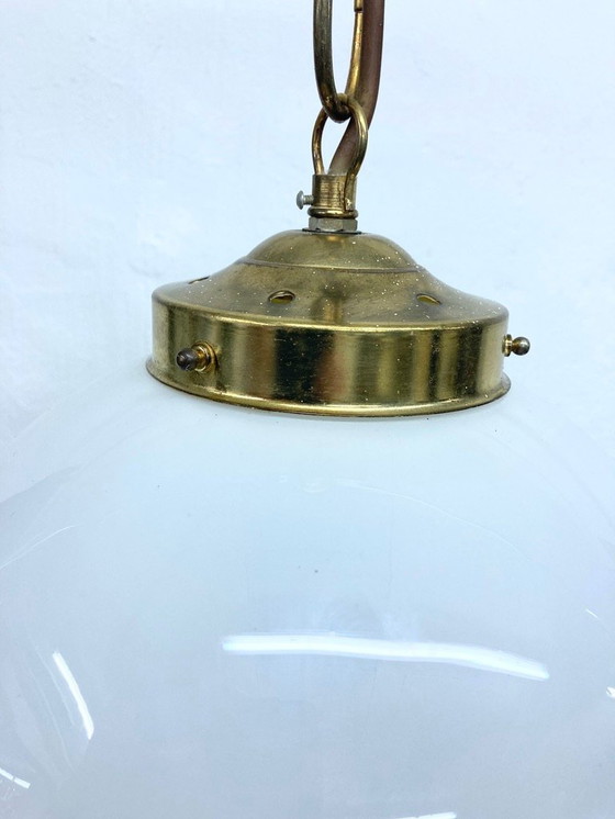 Image 1 of Lampada a sospensione a globo in vetro della metà del secolo scorso anni '60-'70