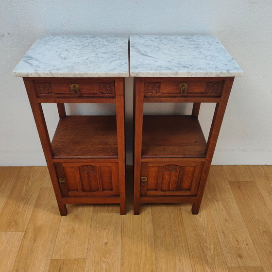 Image 1 of Ensemble de tables de chevet/comptoirs anciens avec plateau en marbre. Prix de l'ensemble