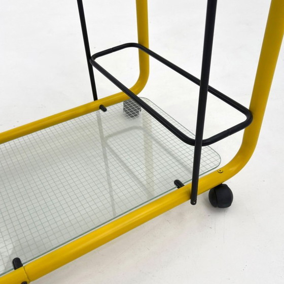 Image 1 of Chariot de service jaune postmoderne à motif Quaderna, années 1980