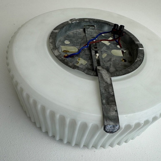 Image 1 of Applique da parete vintage rotonda in vetro opalino