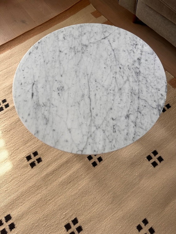 Image 1 of Couchtisch aus Marmor mit schwarzem Stahlgestell, 60 cm