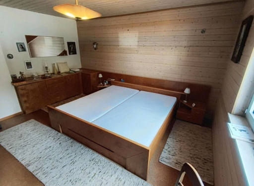 Hoogwaardige slaapkamerset gemaakt van fijne houtsoorten. – kledingkasten, Wood
