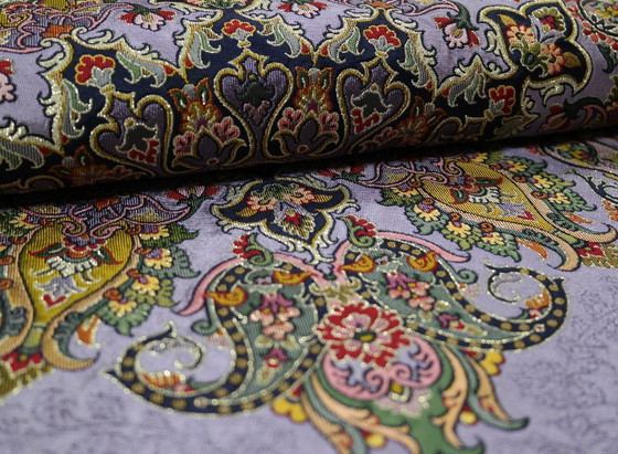 Image 1 of Oosters handgemaakt tafelkleed, zeer fijn vervaardigd uit zijden draden, 100 x 100 cm