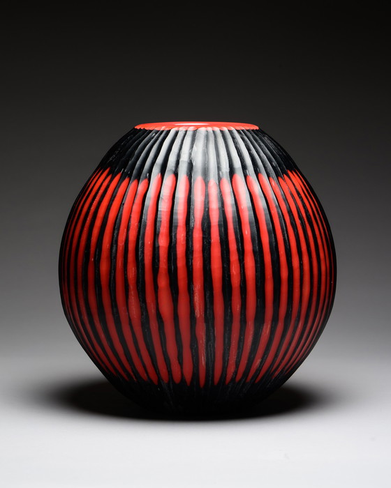 Image 1 of Gran jarrón "Battuto" de Murano con interior de coral incamiciato - Posible Tiozzo Sergio, años 80