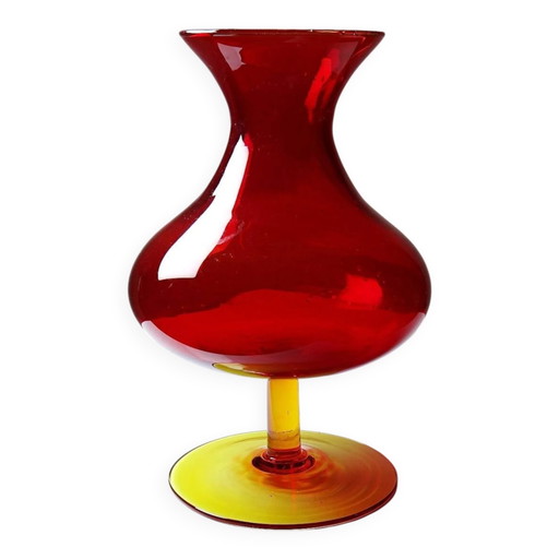 Vintage blown glass vase with "controlled" bubbles in red and yellow, 1960s-1970s.