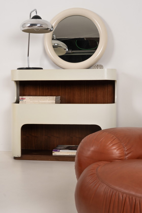 Image 1 of Consolle italiana in stile Space Age con ripiani a giorno curvi.
