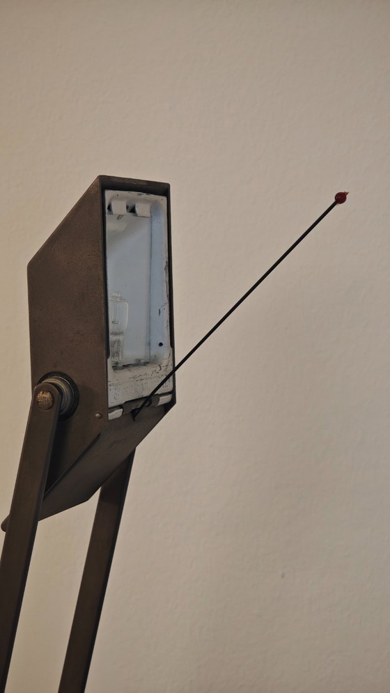 Artemide Tizio Titanium Limited Edition Lamp – Desk lamps, Plastic, Aluminium (photo 7 of 13)