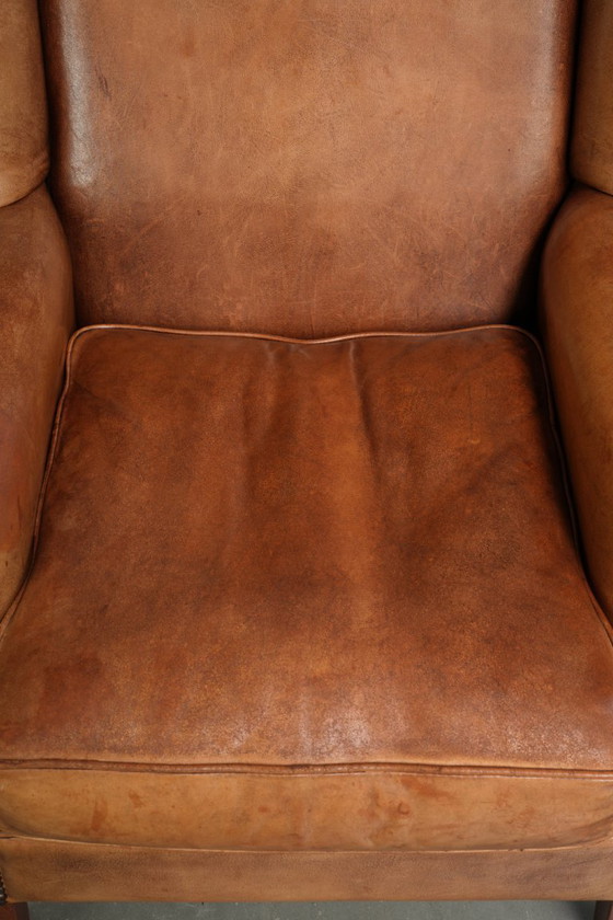Bonito y cómodo sillón orejero de piel de oveja en un hermoso color coñac claro de estilo inglés – Sillones (photo 6 of 12)