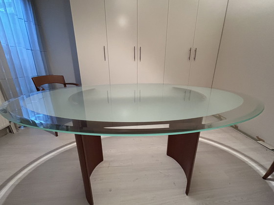 Image 1 of Table ovale - veuillez répondre rapidement