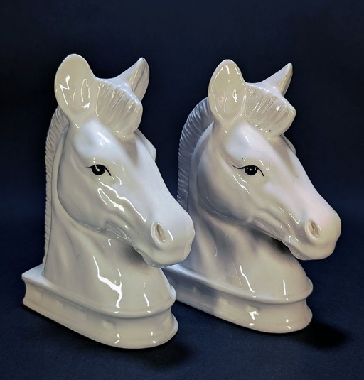 Vintage witte keramische paardenboekensteunen