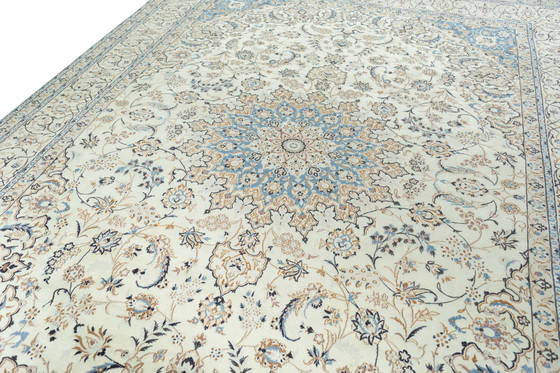 Image 1 of Hand-knotted Persian carpet Nain 9La - 418 x 300 cm - With silk content & fine medallion design