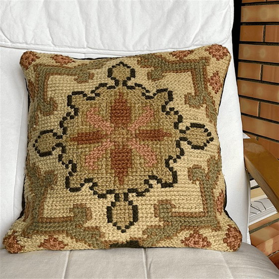 Funda de Cojín Geométrica Tejida Arraiolos Portuguesa Antigua – Cojines, Textile (photo 3 of 10)