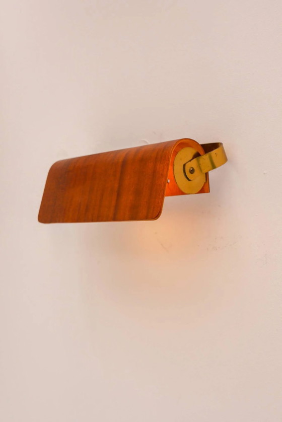 Image 1 of Applique murale vintage en teck. Lampe murale scandinave classique du milieu du siècle.
