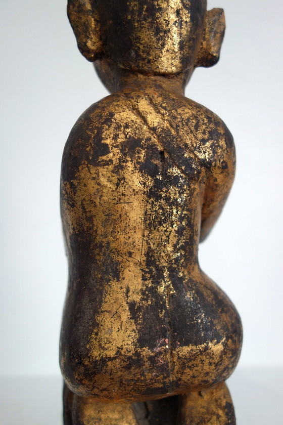 Image 1 of Estatua de madera dorada de un adorador en oración, Birmania, siglo XX