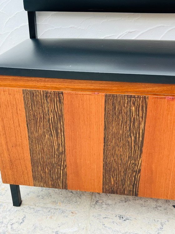 Image 1 of Vintage wandkast met opbergbankje uit de jaren 70.