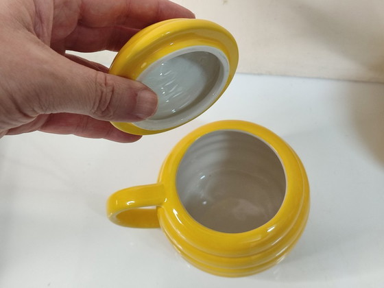 Image 1 of 4 "beehive" cups with lids + 1 "beehive" sugar bowl