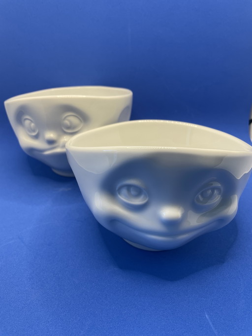 2 porseleinen kommen met gezichten