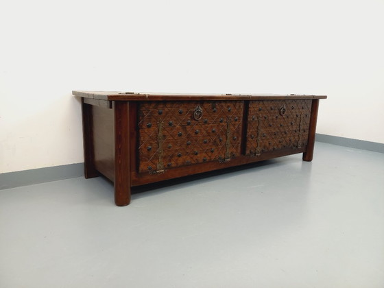Image 1 of Een laag, brutalistisch dressoir van Georges Robert, gemaakt van donker grenenhout, uit de jaren 50/60.