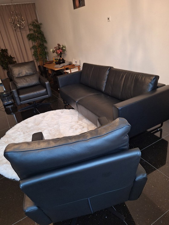 Image 1 of Sofá y sillas de cuero