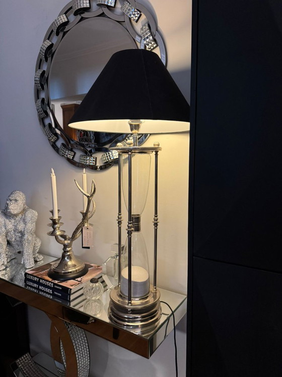 Lampada da tavolo Eichholtz con design a clessidra e paralume nero, Lampade da tavolo, Metallo, Vetro, Modern (foto 2 di 5)