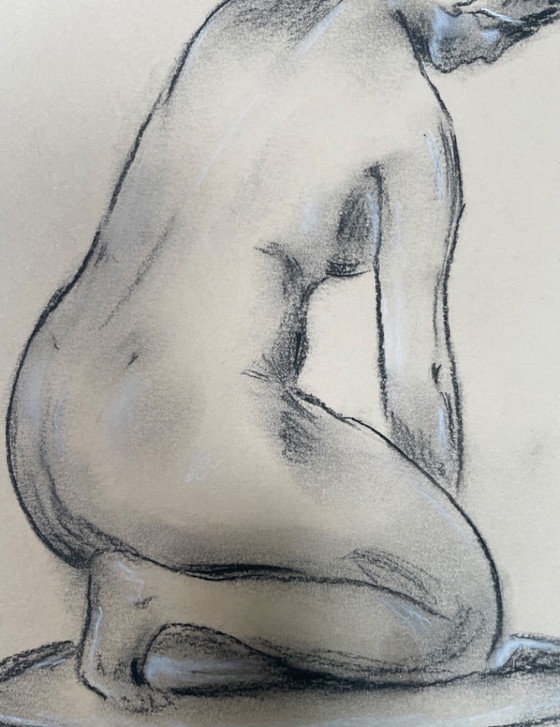 Image 1 of Disegno a carboncino firmato di una statua femminile per un calco in gesso in studio