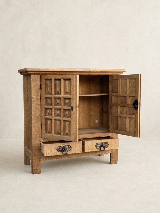 Image 1 of Massief eikenhouten kast – Spaans brutalistisch design, jaren 60