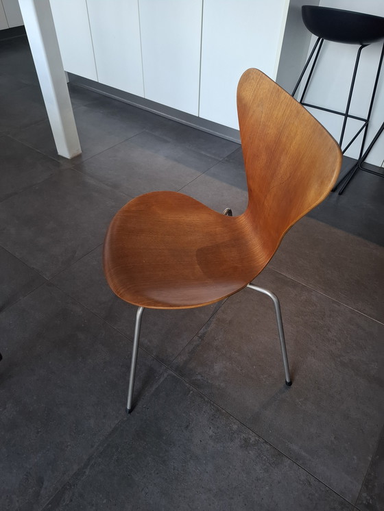 Image 1 of Vintage Scandinavian design table with 8 chairs – Fritz Hansen (1960s)