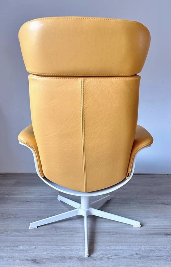 Image 1 of Conform Time Out Lounge Chair — Geel leer