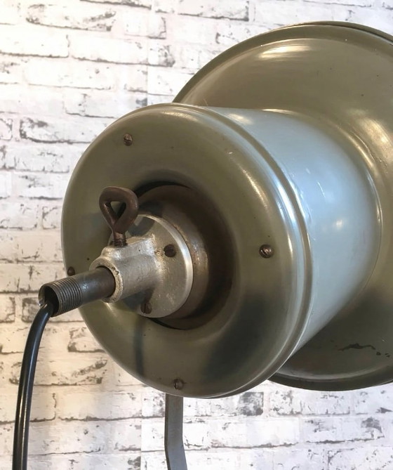 Image 1 of Grande faretto grigio vintage su treppiede in legno, anni '60