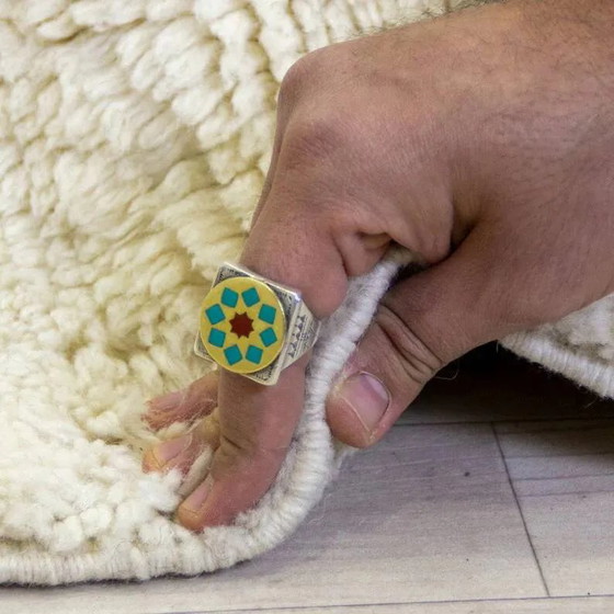 Alfombra bereber de lana pura, hecha a mano, 250x150 cm, fabricada en Marruecos. – Wool (photo 4 of 9)