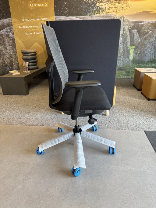 70x Herman Miller Verus office chair with 5-year warranty