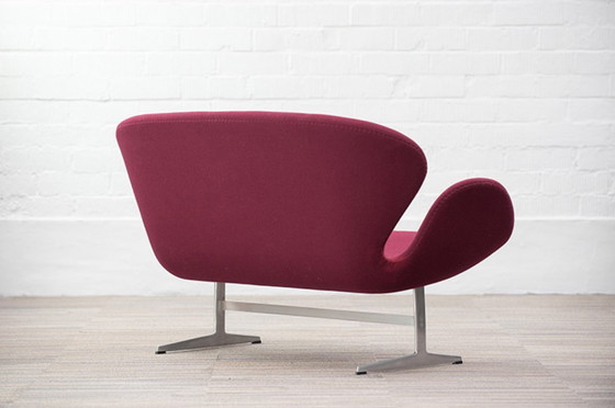 Image 1 of Fritz Hansen Schwanen-Sofa, 2-Sitzer