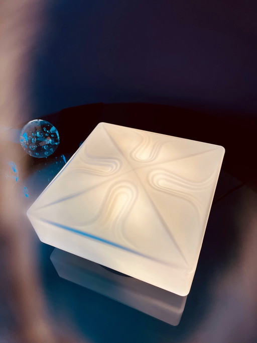 Unique! Zalesi 70's Flower Lamp