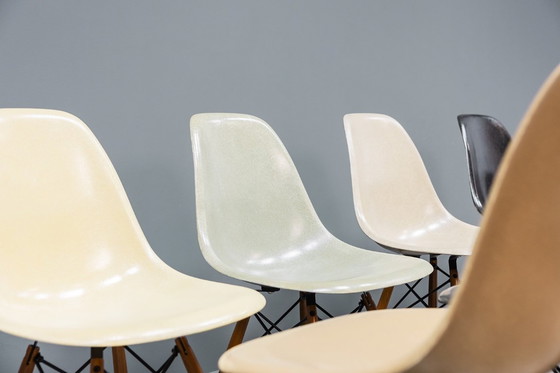 Image 1 of Eames DSW glasvezelstoelen