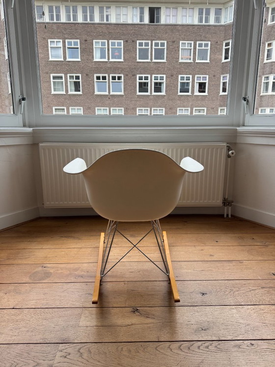 Image 1 of Mecedora Eames RE RAR