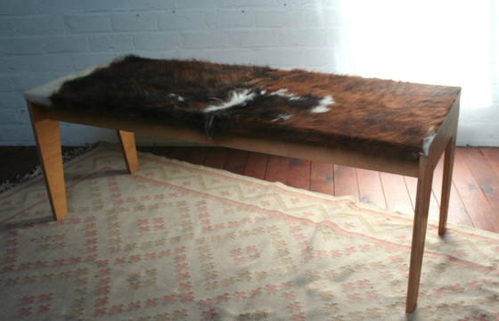Image 1 of Strak Cow hide bank/ bijzettafel