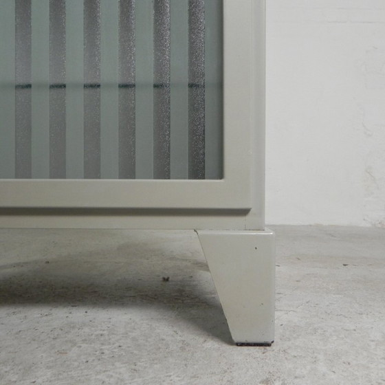 Image 1 of Armadietto medico in acciaio, Oostwoud, anni '60