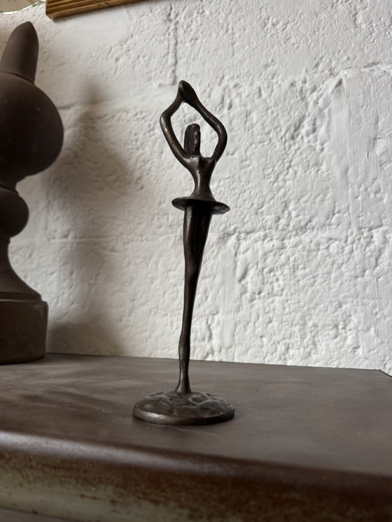 Piccola ballerina in bronzo stile modernista anni '80 – Sculture (photo 2 of 12)