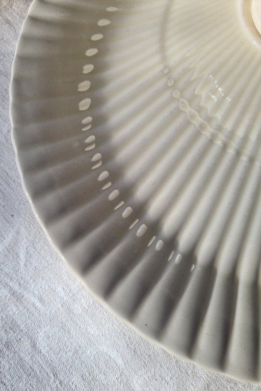 Rare Wedgwood Etruria & Barlaston Shell set for breakfast or snacks.