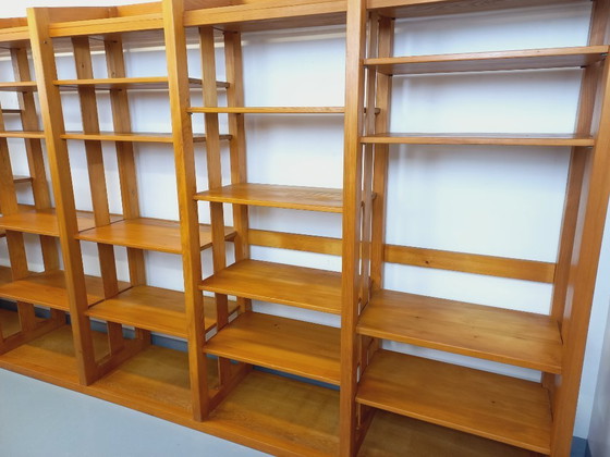 Image 1 of Grote modulaire boekenkast in 6 secties met 30 vintage grenenhouten planken uit de jaren 70 en 80.