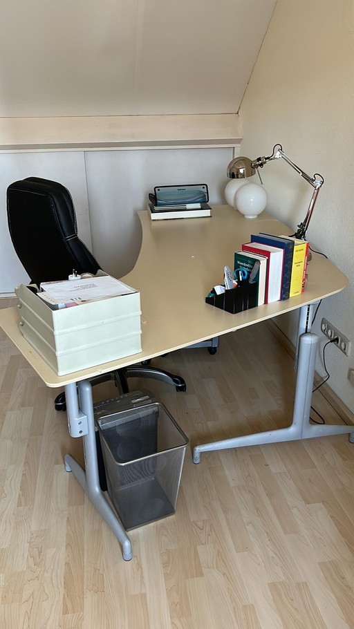 Bureau abdominal réglable Lensvelt
